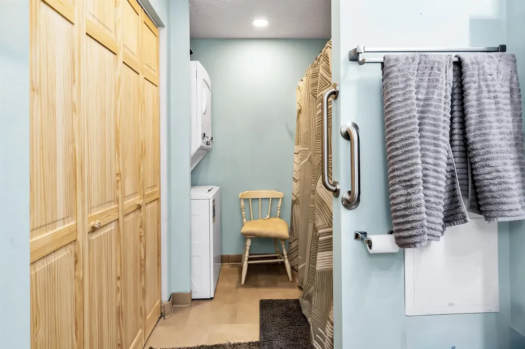 213 Abbott Farm Lane Hudson NH 03051