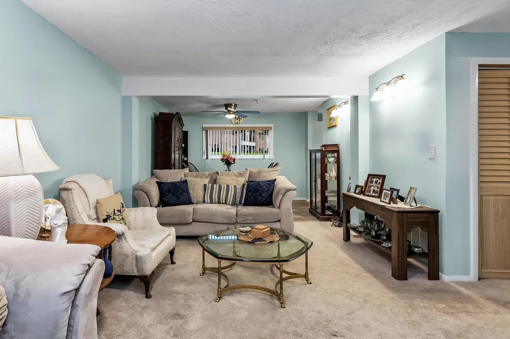 213 Abbott Farm Lane Hudson NH 03051