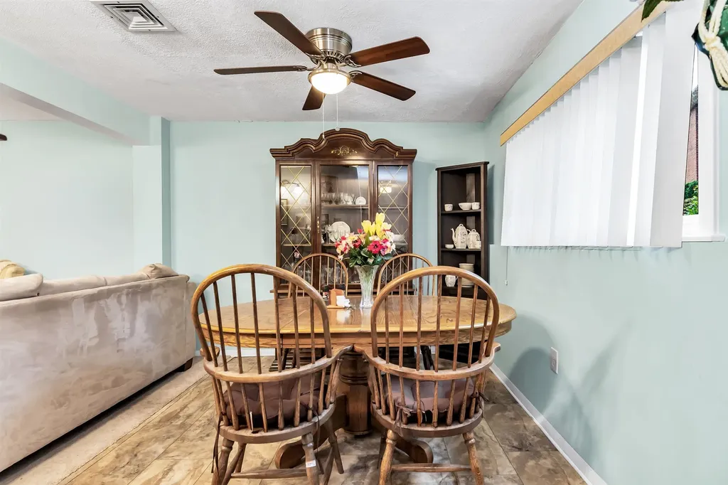 213 Abbott Farm Lane Hudson NH 03051