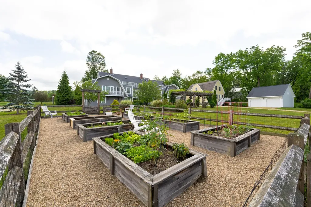 26 N Main Street Mont Vernon NH 03057