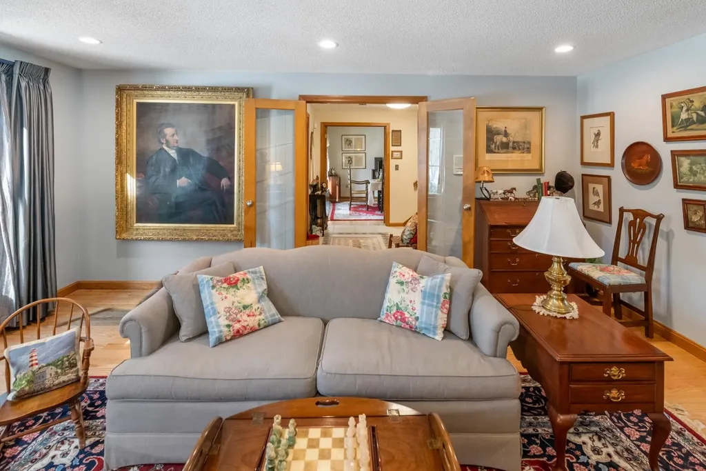 15 Martingale Road Amherst NH 03031