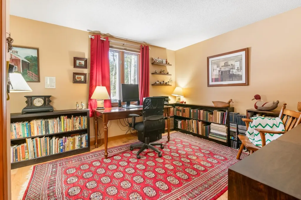 15 Martingale Road Amherst NH 03031