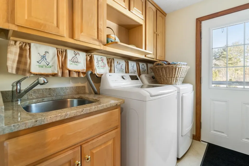 15 Martingale Road Amherst NH 03031