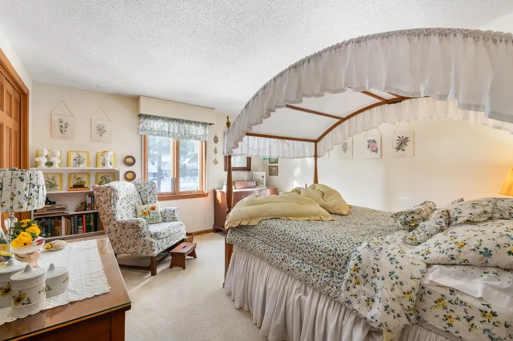 15 Martingale Road Amherst NH 03031