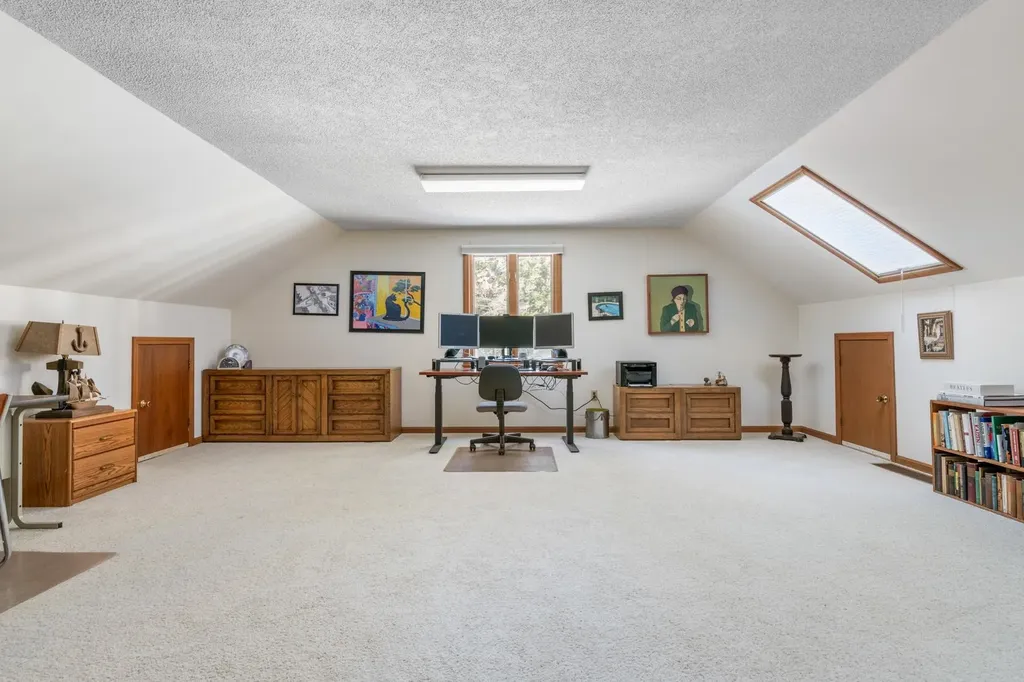 15 Martingale Road Amherst NH 03031