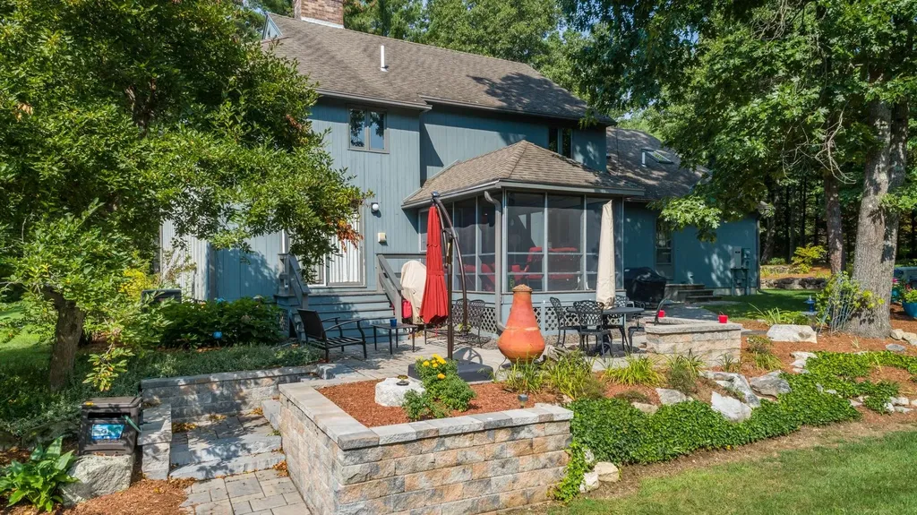 15 Martingale Road Amherst NH 03031