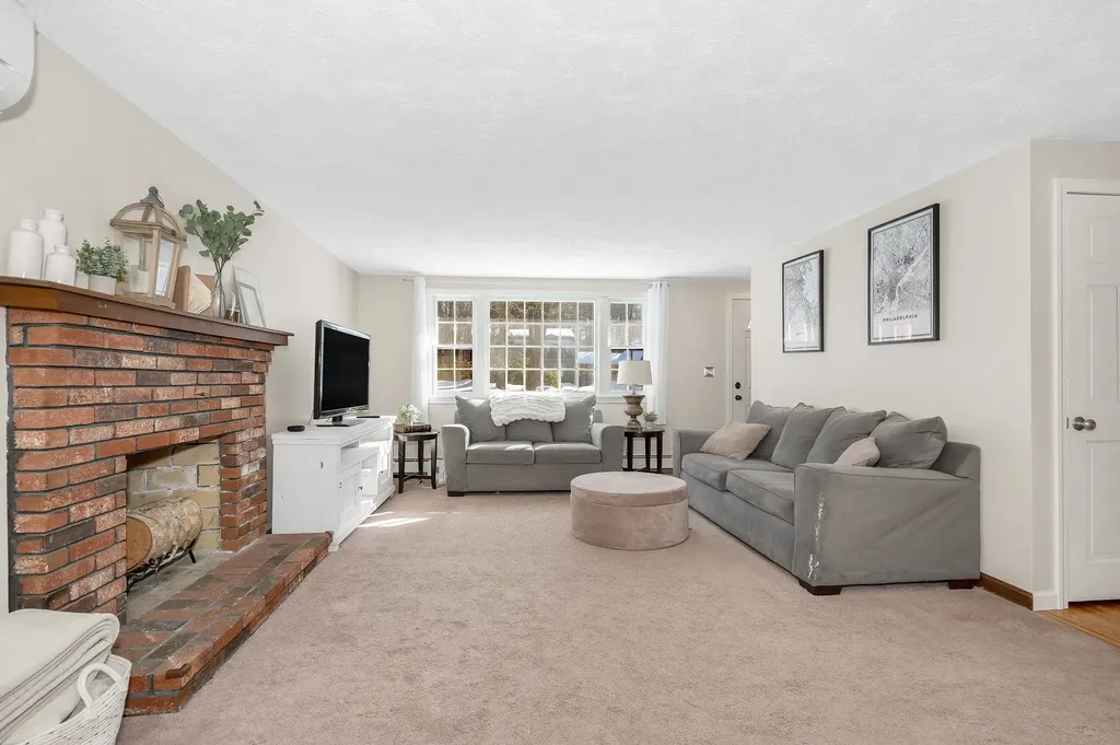 14 Londonderry Road Windham NH 03087