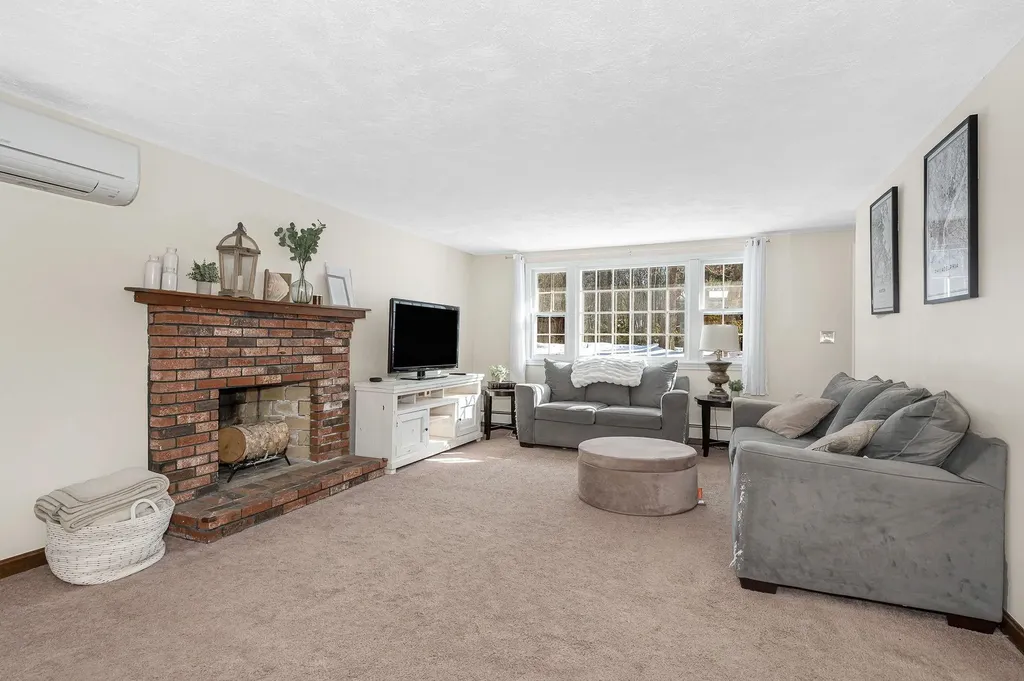 14 Londonderry Road Windham NH 03087