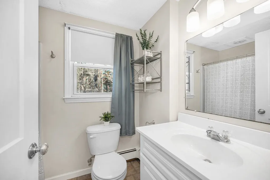 14 Londonderry Road Windham NH 03087