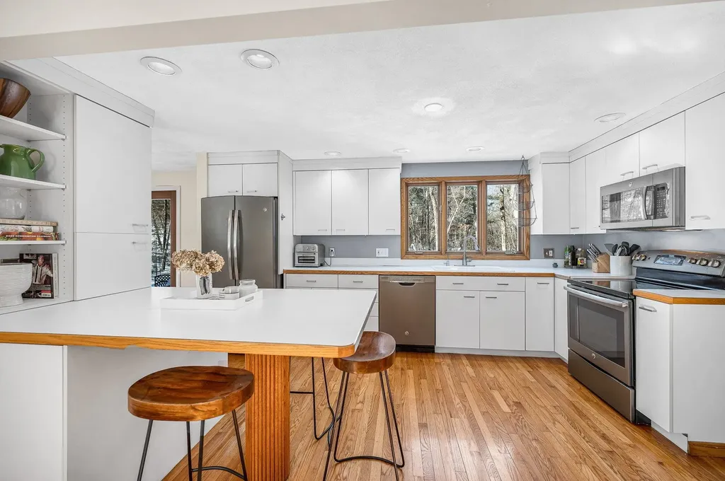 14 Londonderry Road Windham NH 03087