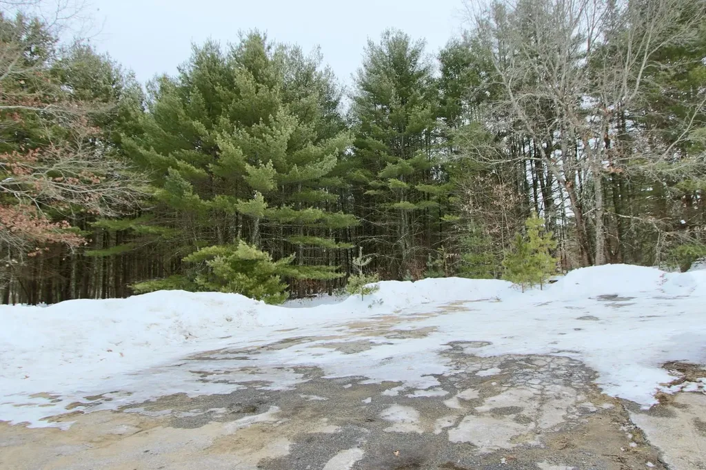 101 Page Road Litchfield NH 03052