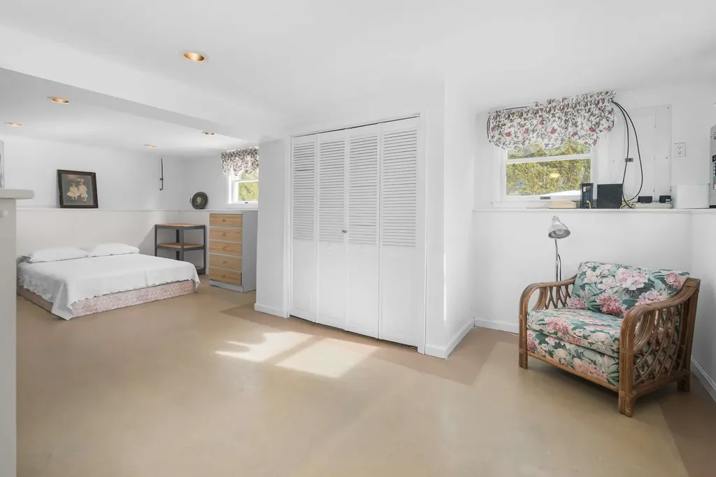 8 Jeremiah Lane York ME 03909