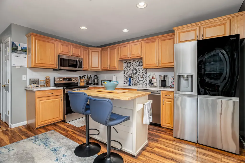 41 Shadowbrook Drive Hudson NH 03051