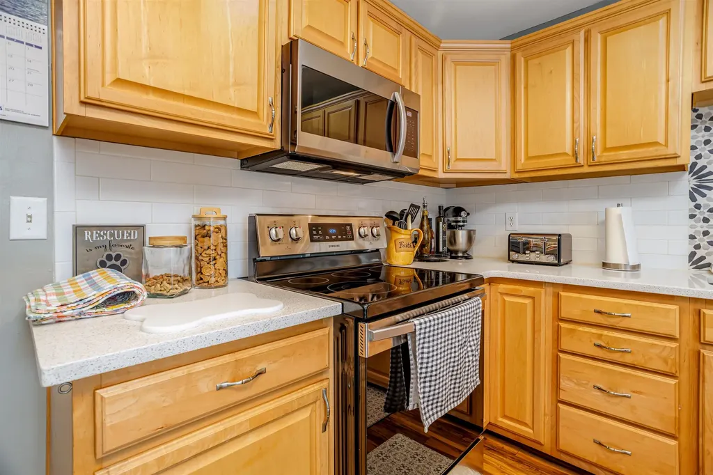 41 Shadowbrook Drive Hudson NH 03051