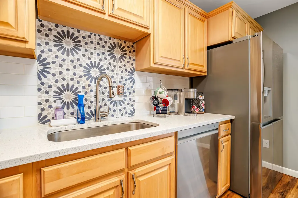 41 Shadowbrook Drive Hudson NH 03051