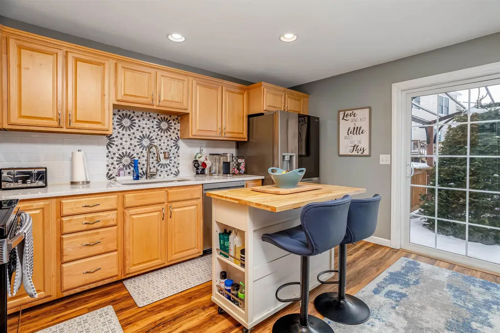 41 Shadowbrook Drive Hudson NH 03051