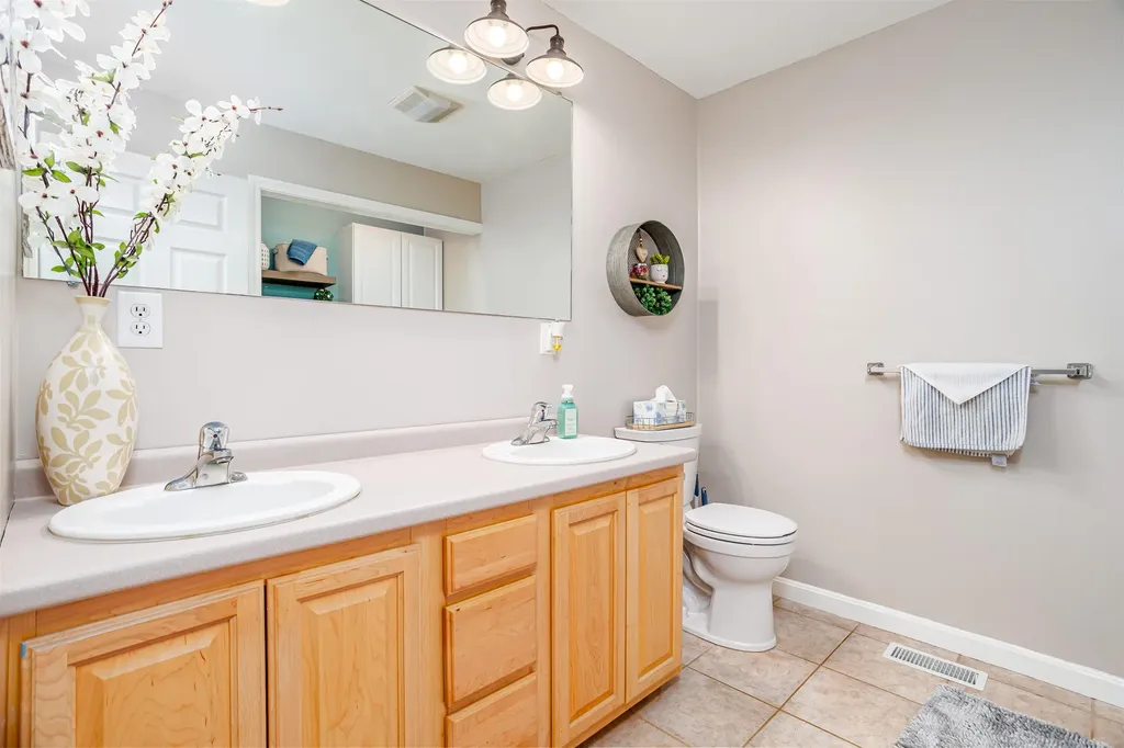 41 Shadowbrook Drive Hudson NH 03051