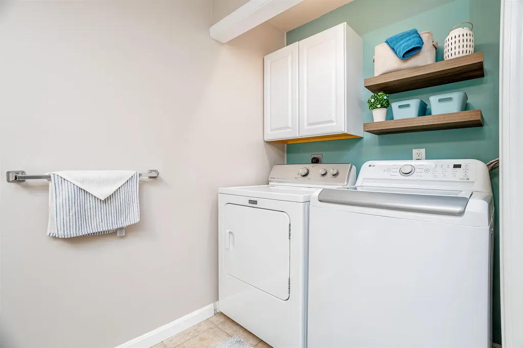 41 Shadowbrook Drive Hudson NH 03051