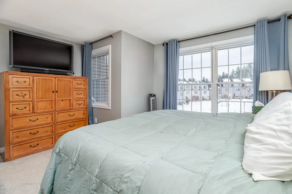 41 Shadowbrook Drive Hudson NH 03051