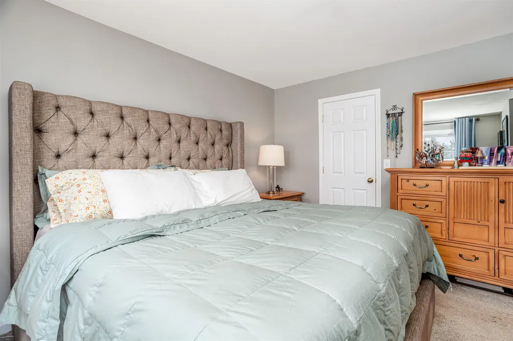 41 Shadowbrook Drive Hudson NH 03051