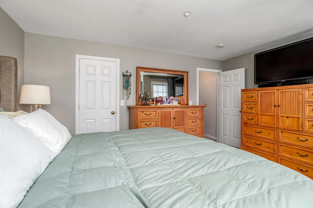 41 Shadowbrook Drive Hudson NH 03051