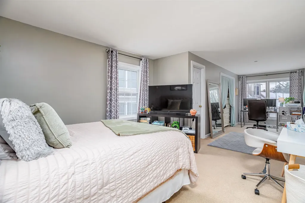 41 Shadowbrook Drive Hudson NH 03051