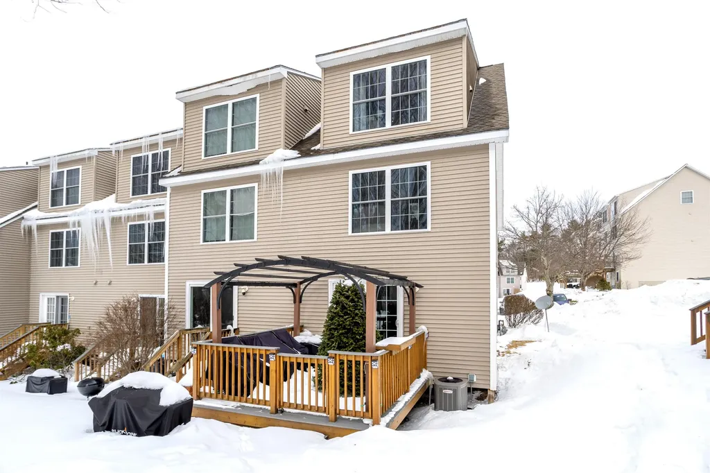 41 Shadowbrook Drive Hudson NH 03051