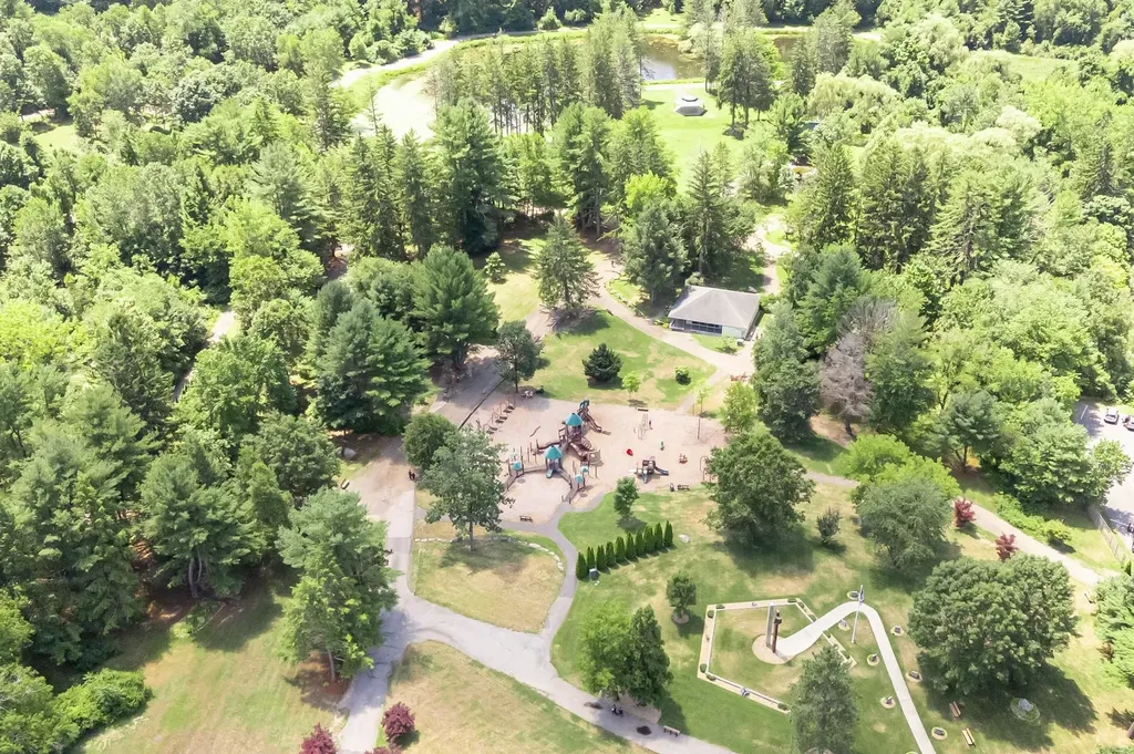 41 Shadowbrook Drive Hudson NH 03051