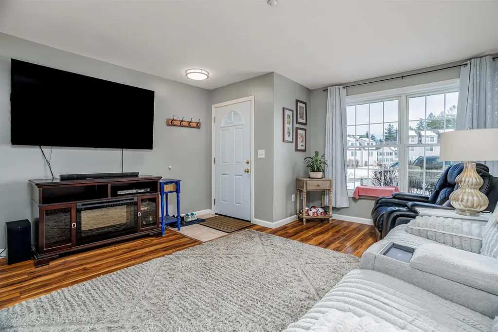 41 Shadowbrook Drive Hudson NH 03051