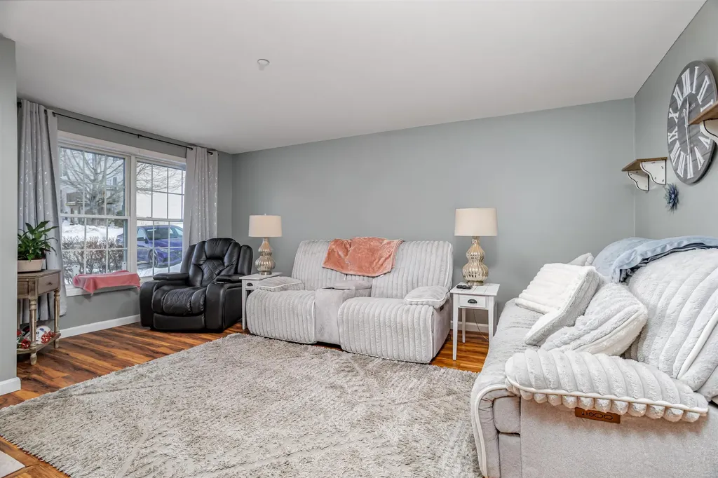 41 Shadowbrook Drive Hudson NH 03051