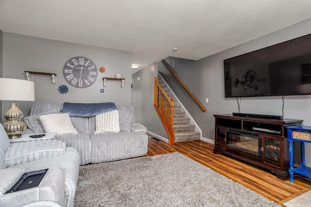 41 Shadowbrook Drive Hudson NH 03051