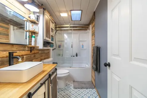 2477 Us Route 5 Derby VT 05829