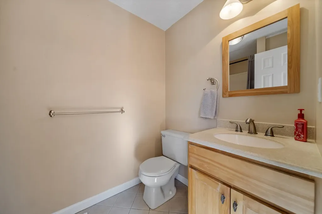 20 Larson Drive Hampstead NH 03841