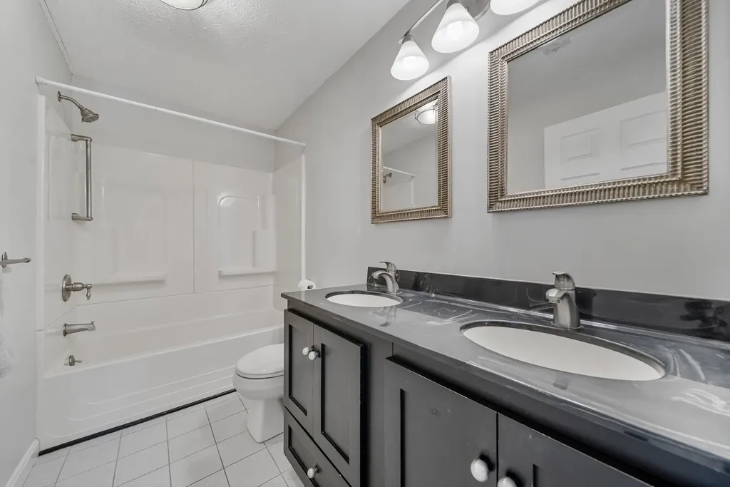 20 Larson Drive Hampstead NH 03841