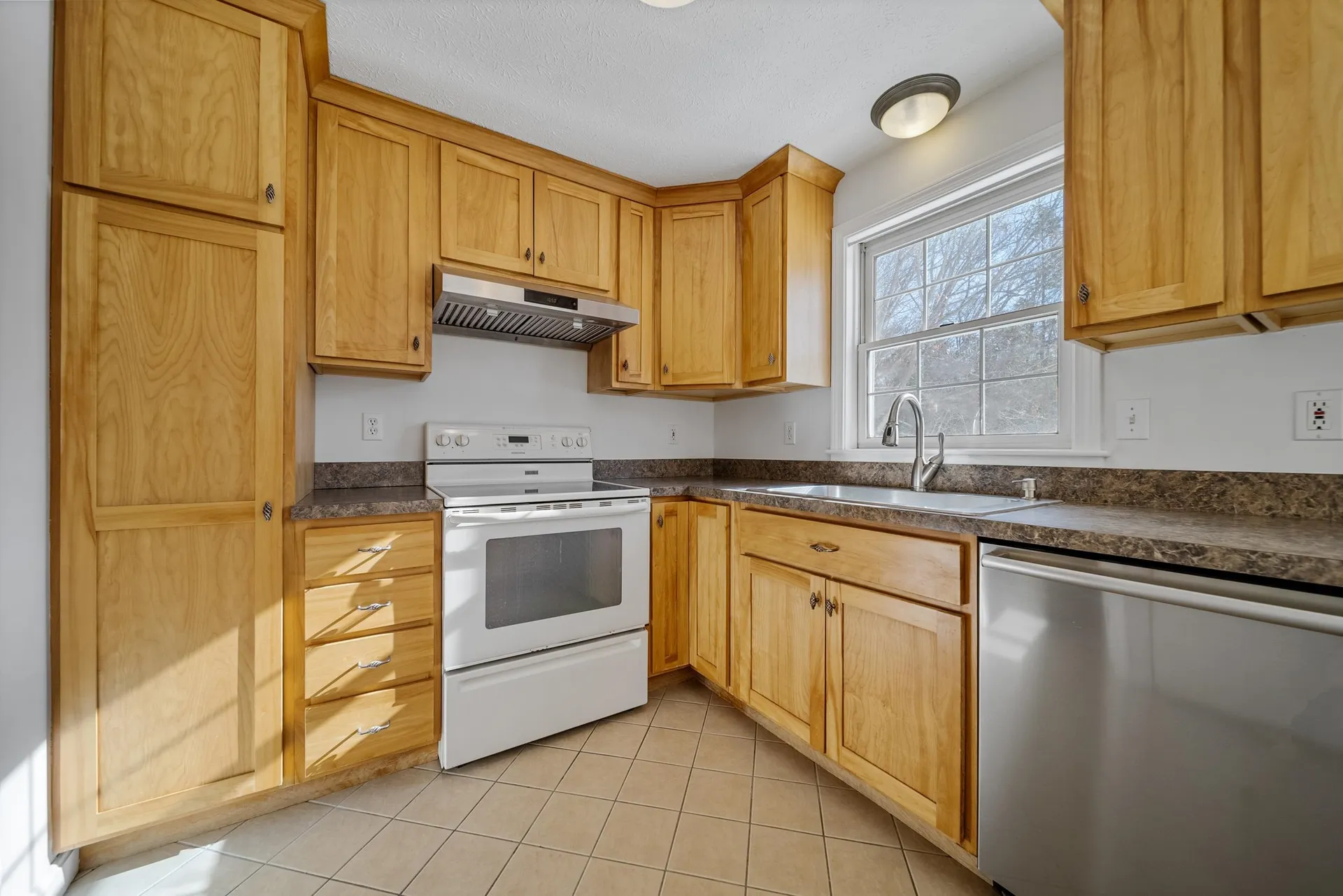 20 Larson Drive Hampstead NH 03841