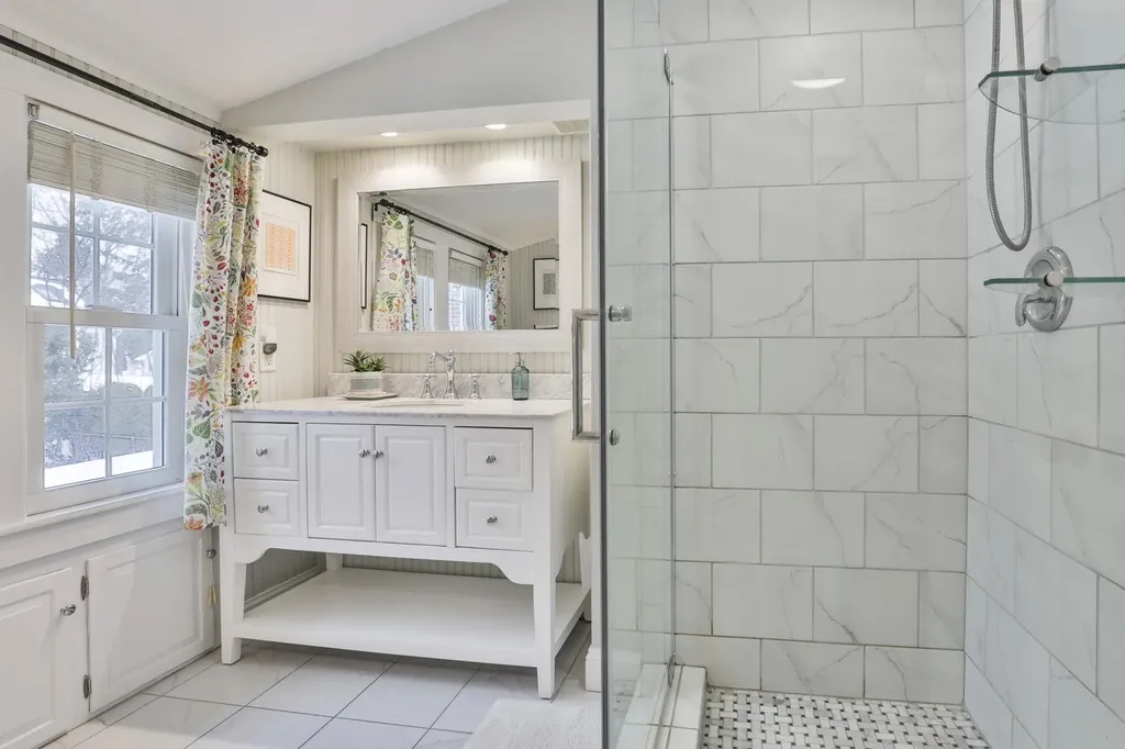 10 Wood Street Nashua NH 03064