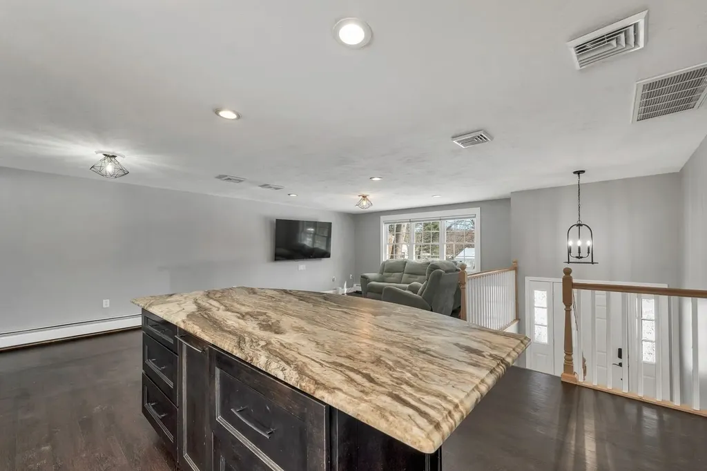 17 Twilight Drive Nashua NH 03062