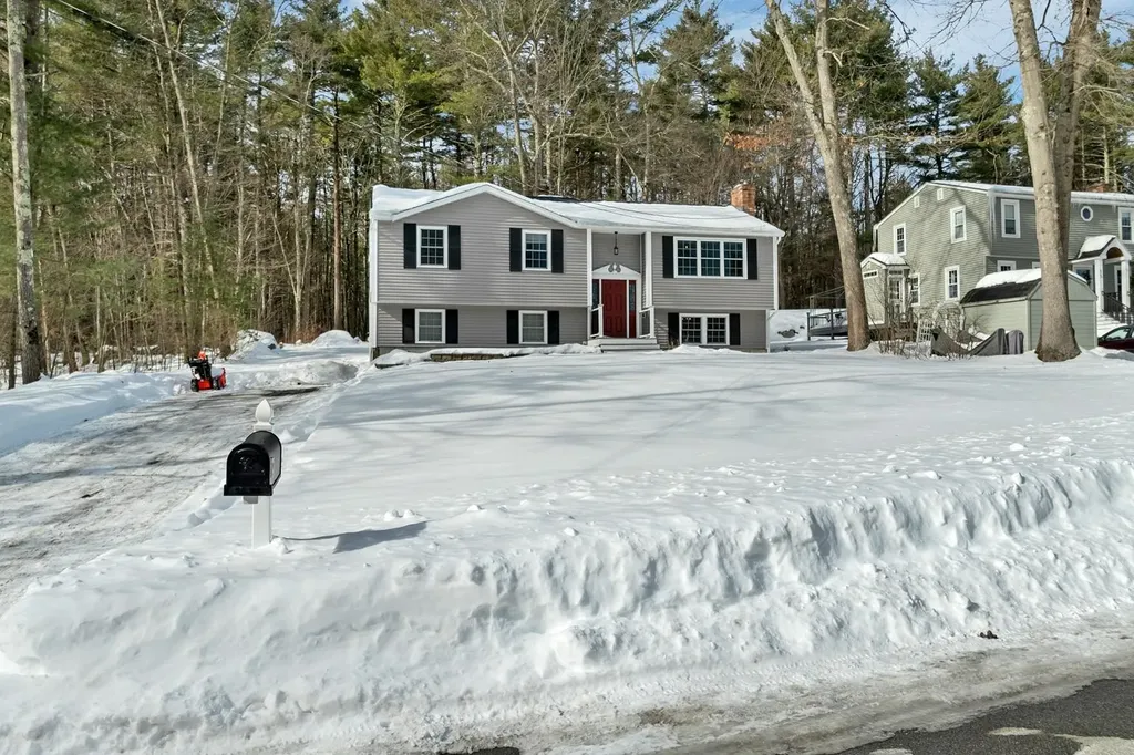17 Twilight Drive Nashua NH 03062