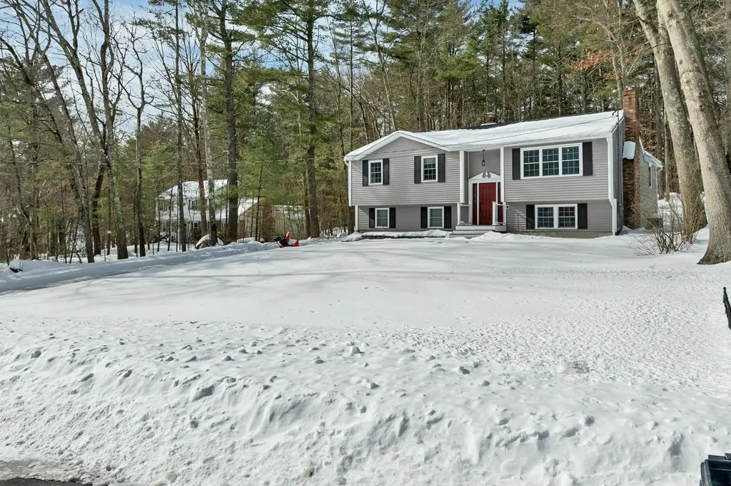 17 Twilight Drive Nashua NH 03062