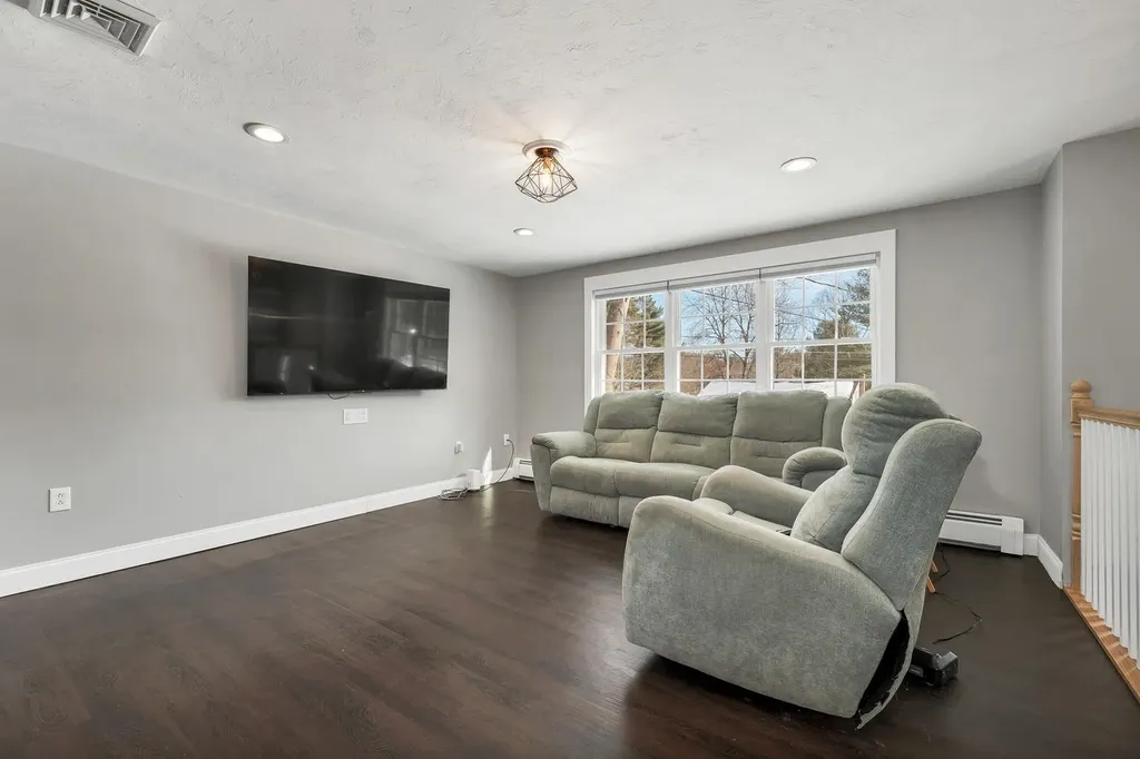 17 Twilight Drive Nashua NH 03062