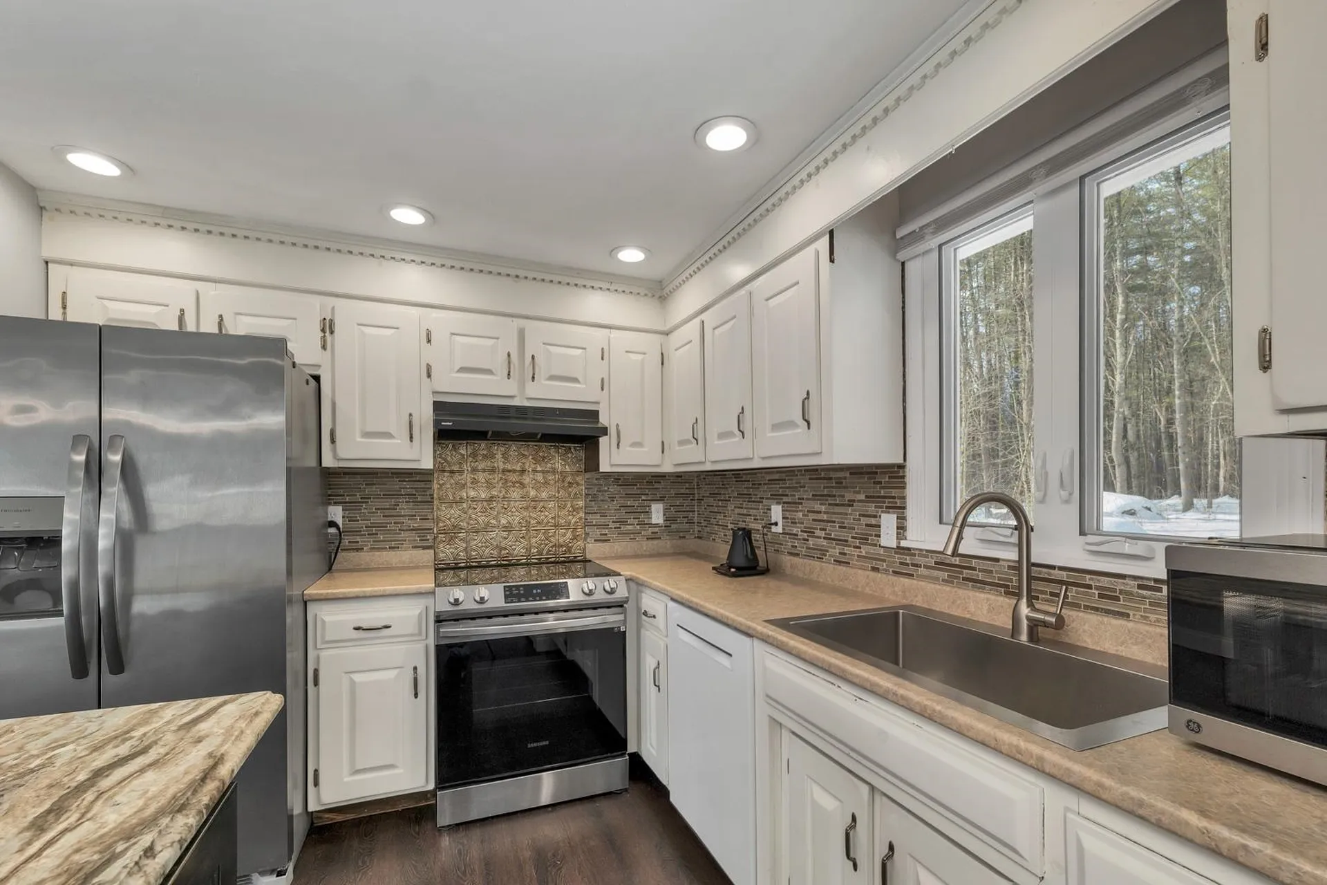 17 Twilight Drive Nashua NH 03062