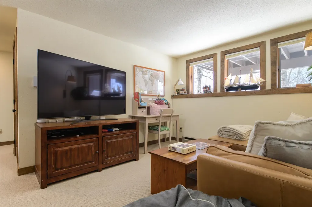 879 East Ash Road Plymouth VT 05056