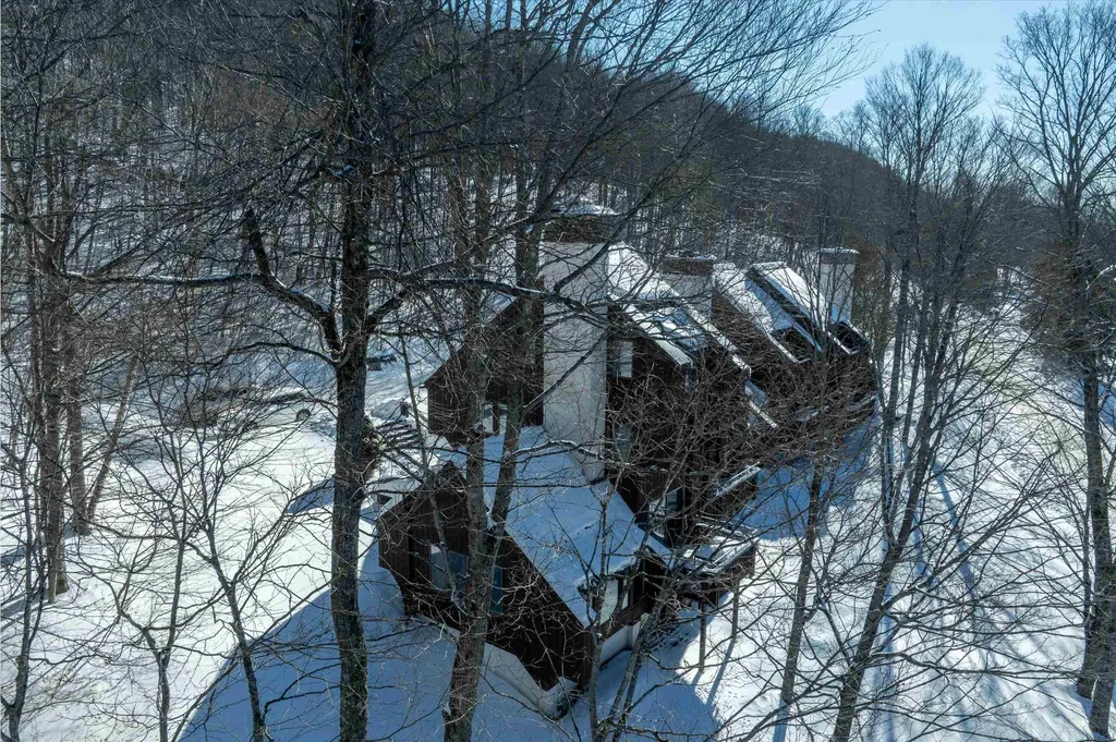 879 East Ash Road Plymouth VT 05056