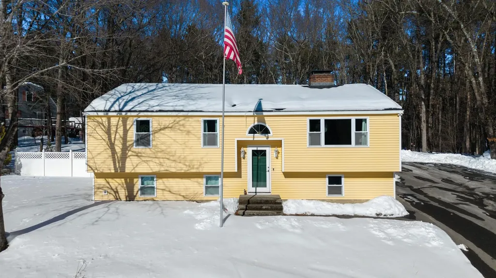8 Chongor Drive Newton NH 03858
