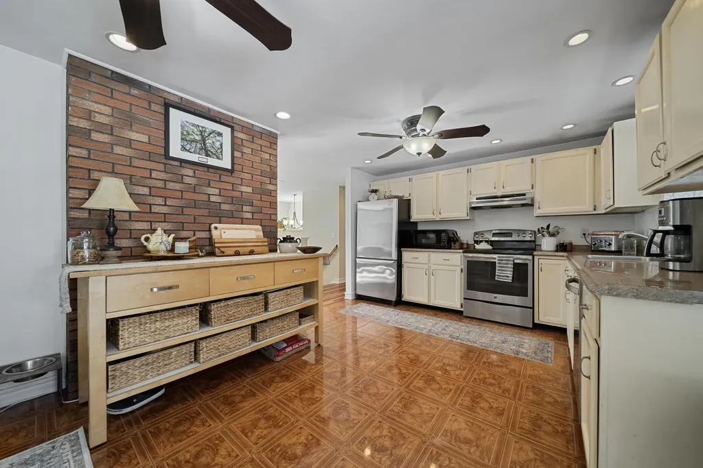 8 Chongor Drive Newton NH 03858