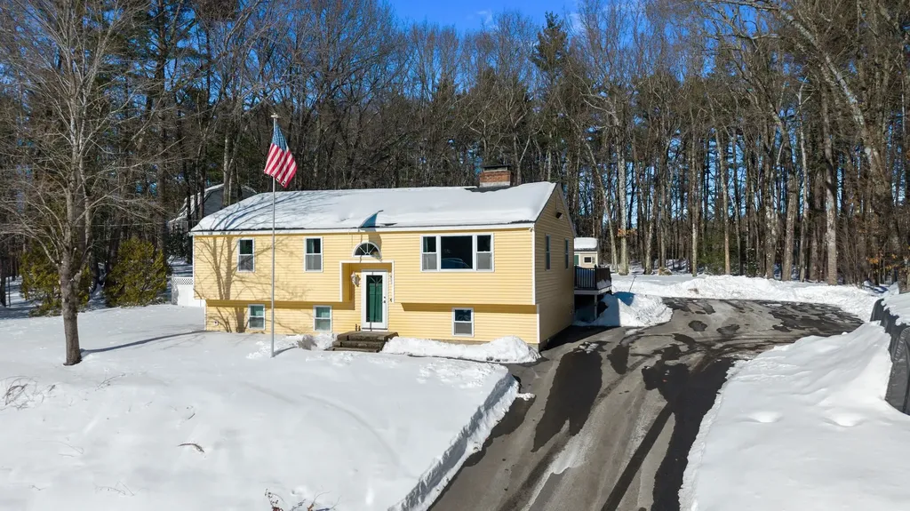 8 Chongor Drive Newton NH 03858