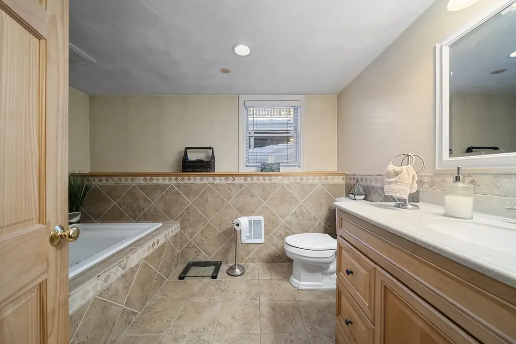 8 Chongor Drive Newton NH 03858