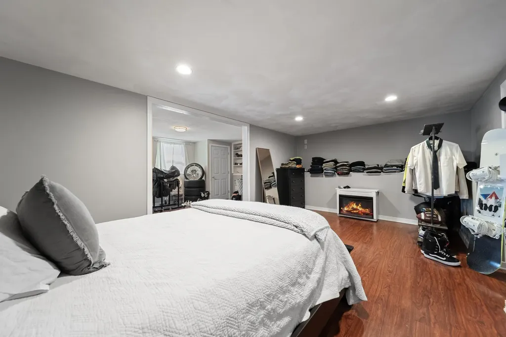 8 Chongor Drive Newton NH 03858