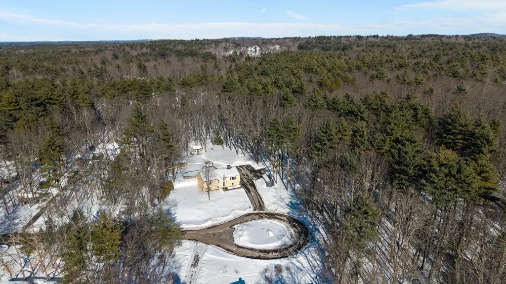 8 Chongor Drive Newton NH 03858