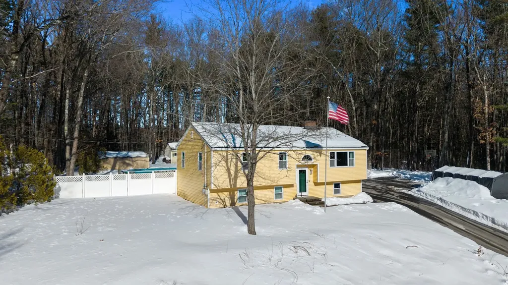 8 Chongor Drive Newton NH 03858